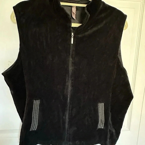 White Stag Women's Velour Zippered Black Vest Size XLarge - Picture 2 of 10